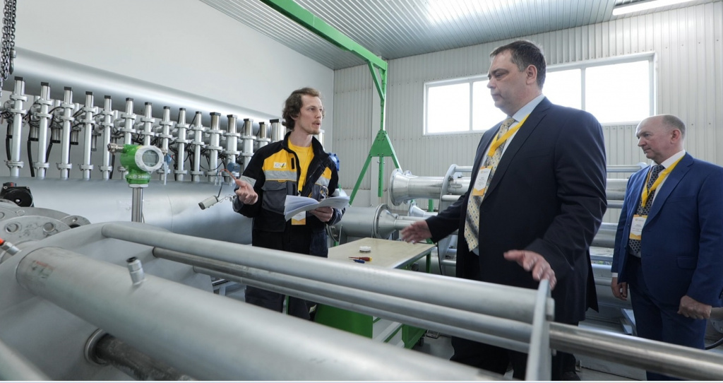 Свое мастерство конкурсанты демонстрировали на газовой поверочной установке - эталоне первого разряда «ЭМИС-МЕТРА 7200-500» Свое мастерство конкурсанты демонстрировали на газовой поверочной установке - эталоне первого разряда «ЭМИС-МЕТРА 7200-500»