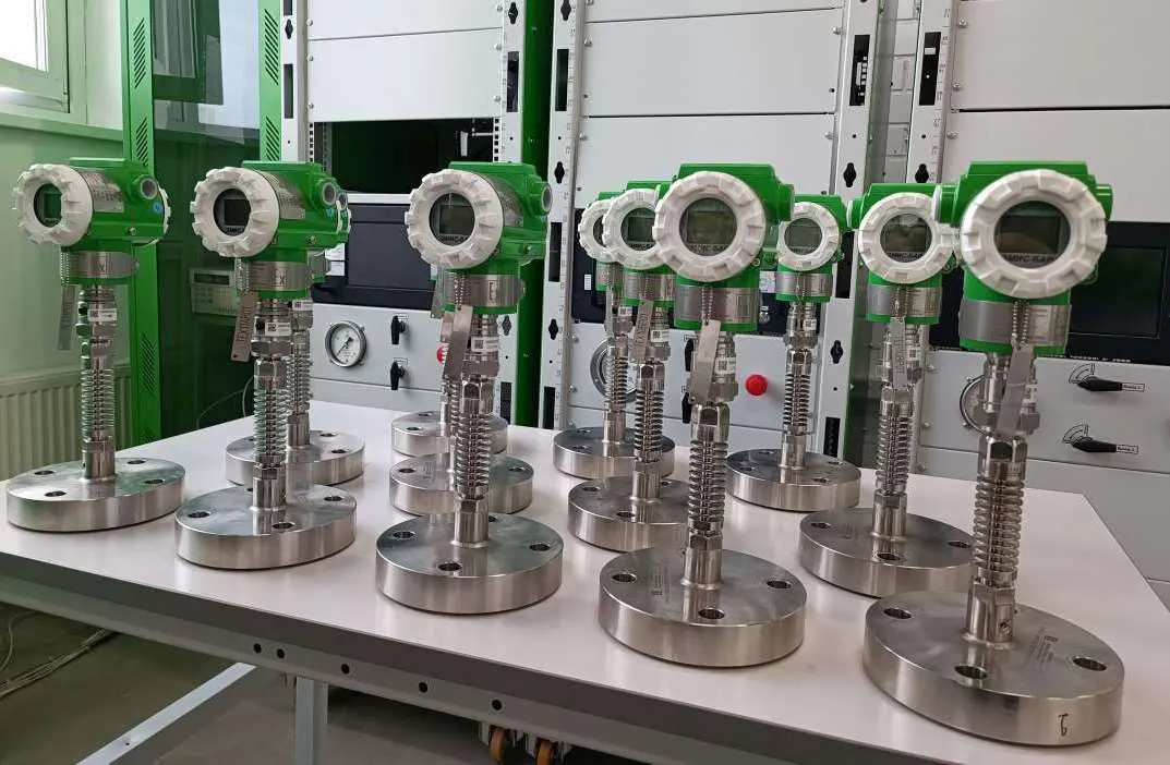 Датчики избыточного давления ЭМИС-БАР 173 с выносной разделительной мембранной и радиатором для высоких температур рабочей среды Датчики избыточного давления ЭМИС-БАР 173 с выносной разделительной мембранной и радиатором для высоких температур рабочей среды