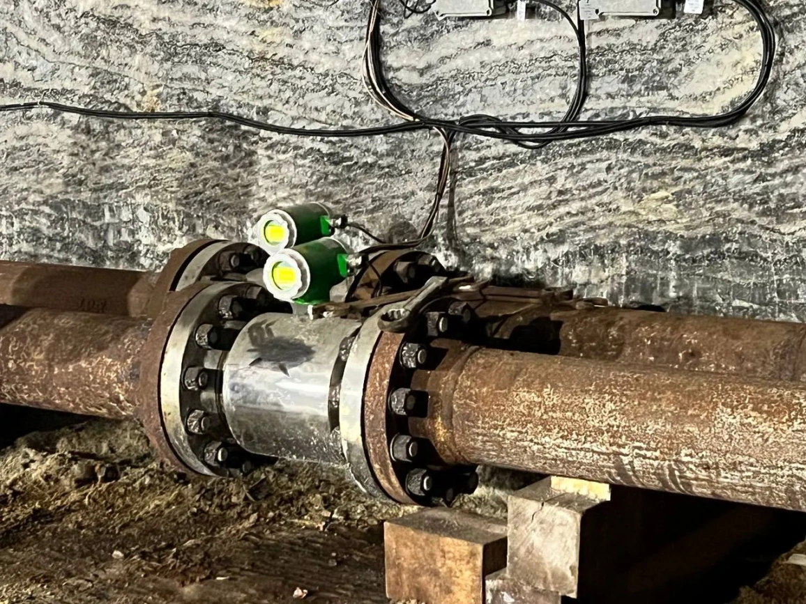 ЭМИС-МАГ 270 на руднике предприятия химической отрасли на линии измерения рассола. ЭМИС-МАГ 270 на руднике предприятия химической отрасли на линии измерения рассола.