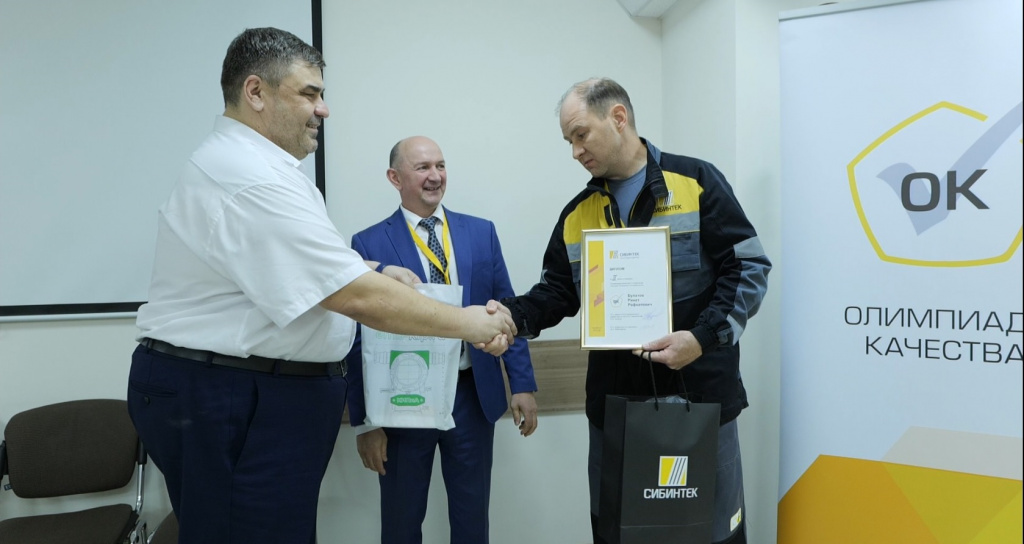 Коммерческий директор ЭМИС Валерий Владимирович Кортиашвили благодарит партнеров Коммерческий директор ЭМИС Валерий Владимирович Кортиашвили благодарит партнеров