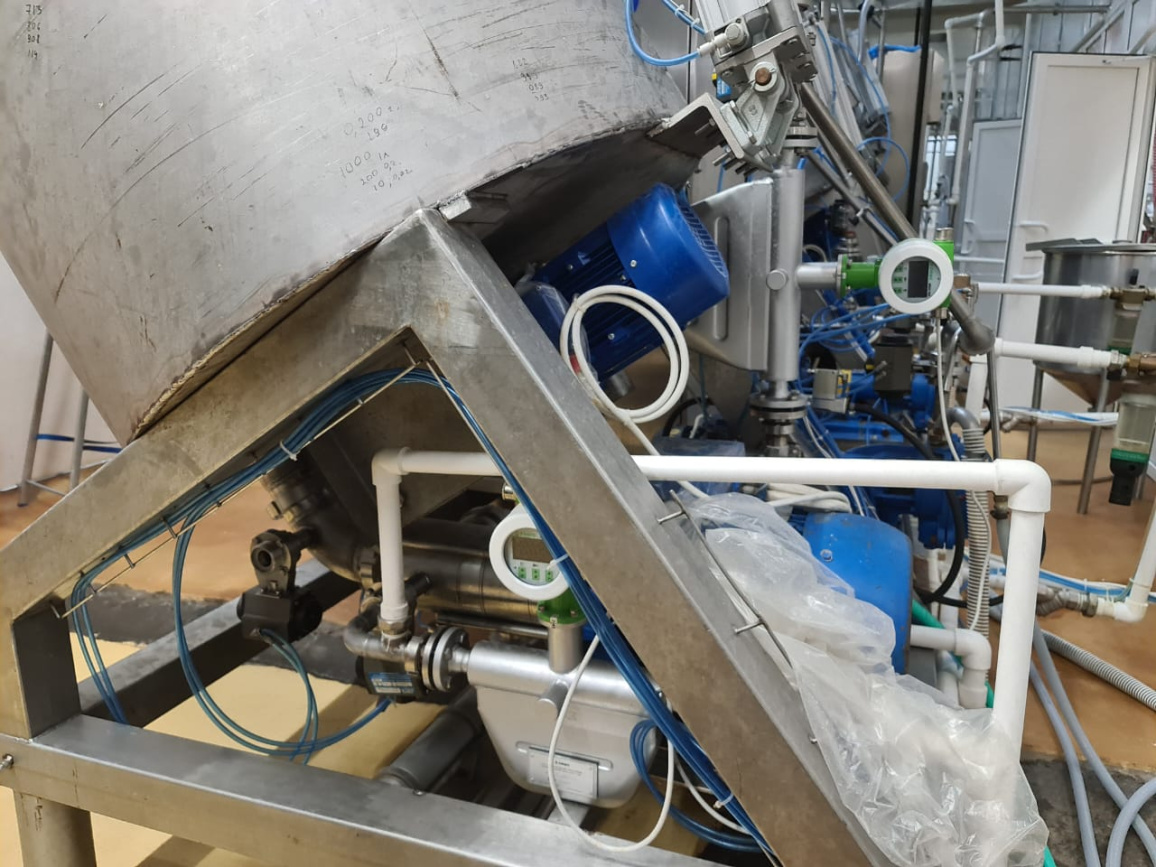 Расходомеры ЭМИС-МАСС 260 на варочном котле для приготовления сиропа Расходомеры ЭМИС-МАСС 260 на варочном котле для приготовления сиропа