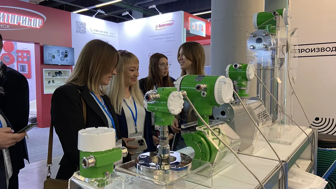 У стенда ЭМИС на «Газ. Нефть. Технологии – 2024» в Уфе Стенд ЭМИС на «Газ. Нефть. Технологии – 2024» в Уфе