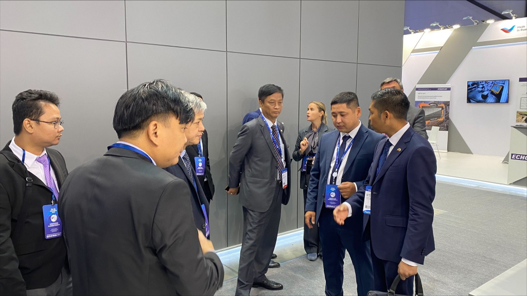 Повышенный интерес у посетителей стенда Повышенный интерес у посетителей стенда